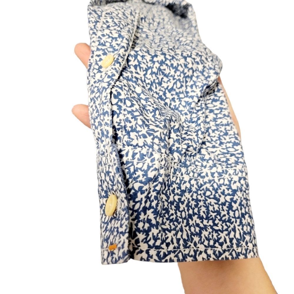 2/$20 Vintage Y2K Blue & White Floral Pattern Buttons Down Shirt Size: M - Picture 3 of 5